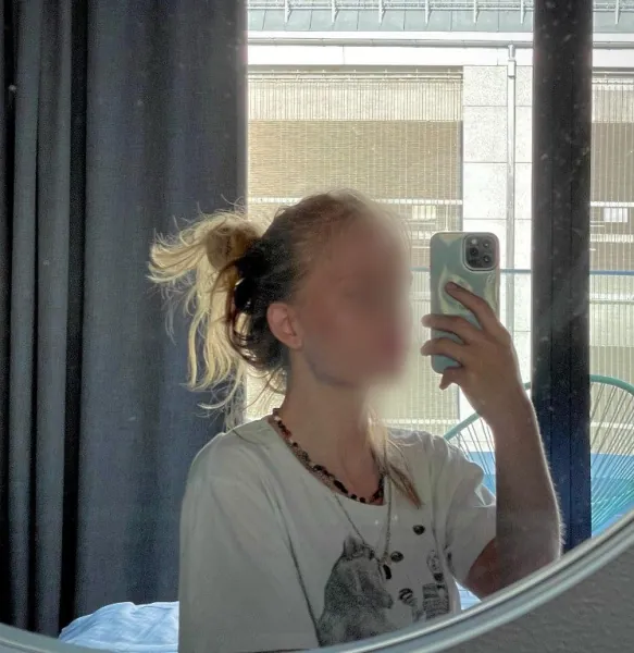 Nina, 19