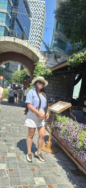 Sarah, 35