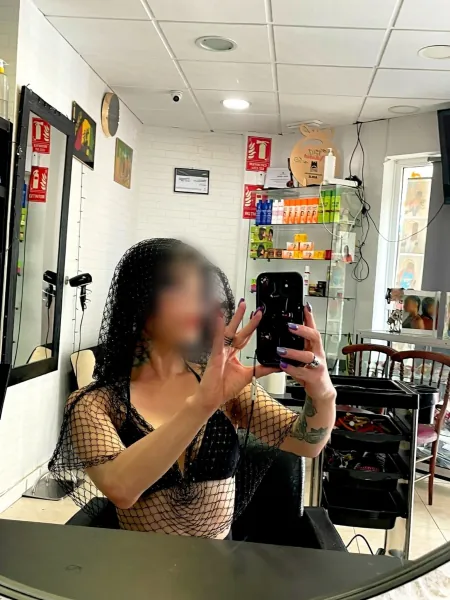 Stefanie, 33